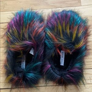 NWOT Steve Madden Fuzzy Faux Fur Slipper